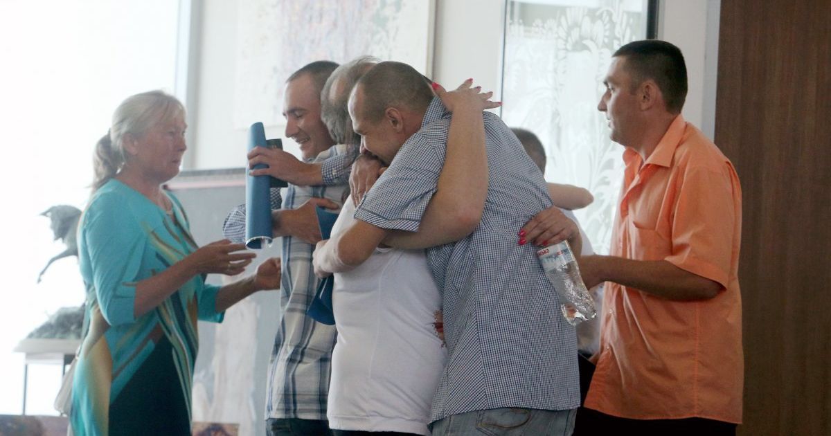Подозрение в шпионаже и криминал. Освобожденными из российского плена украинцами займутся правоохранители