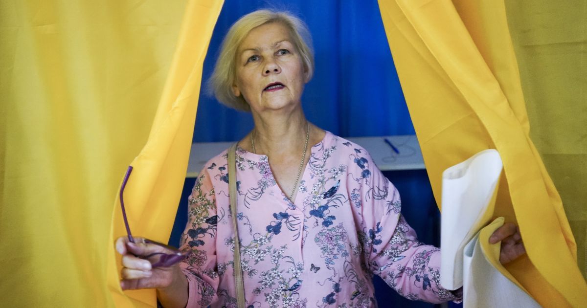 "Слуга народу" нарощує, а "Батьківщина" втрачає підтримку. ЦВК підрахувала понад 40% протоколів