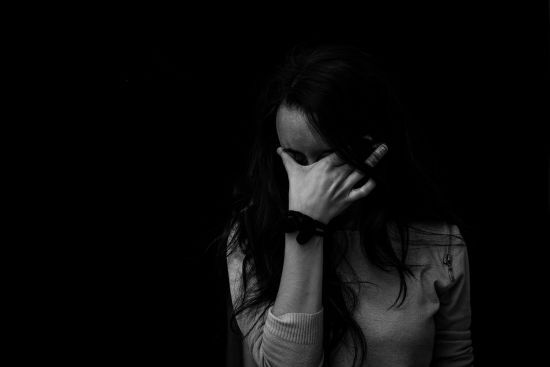 "Вибили двері і увірвалися в оселю": у Полтавській області двох правоохоронців звинувачують у зґвалтуванні вагітної жінки