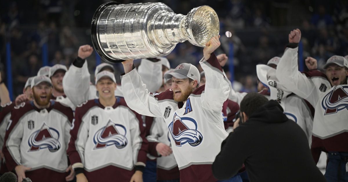 "Зламали" чинного переможця: "Колорадо Евеланш" став новим володарем Кубка Стенлі (відео)
