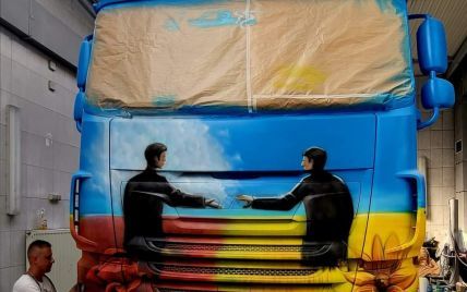 Самый украинский грузовик: тягач DAF эффектно разрисовали в сине-желтые цвета с патриотическими изображениями