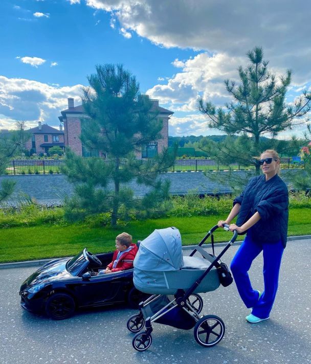 Катерина Осадча з дітьми / © instagram.com/kosadcha