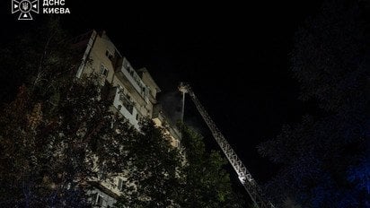 Росія вдарила по Києву: у багатоповерхівці вигоріла квартира (фото)
