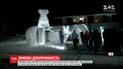В США снежной скульптурой привлекали внимание к собранию средств на воду для тех стран, где ее не хватает