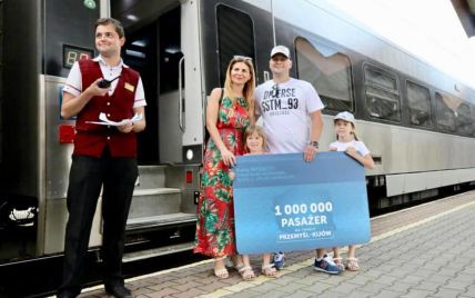 "Укрзализныця" встретила миллионного пассажира в Пшемышль и анонсировала маршруты в две столицы в Европе