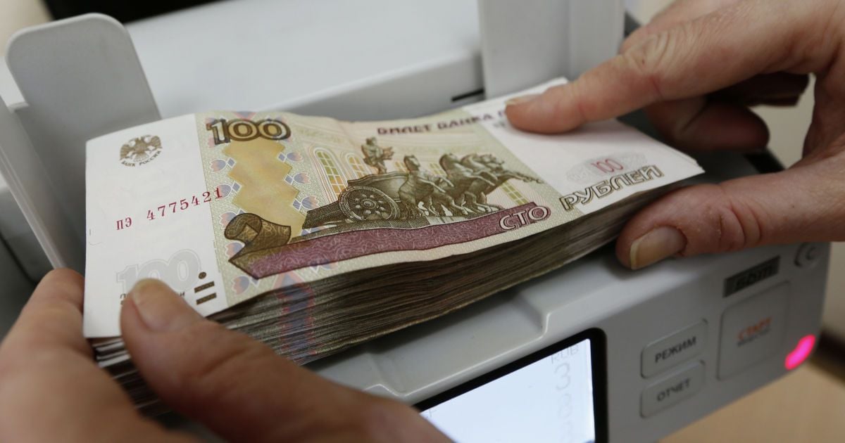 Российский рубль активно обесценивается последние два года