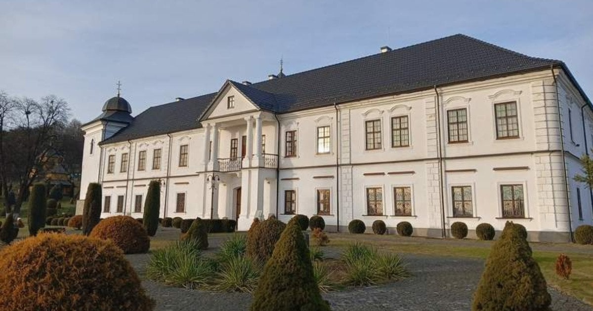 Будинок митрополита в Унівській лаврі 1820 року, де на горищі знайшли сховок / Фото Макарія Дутки