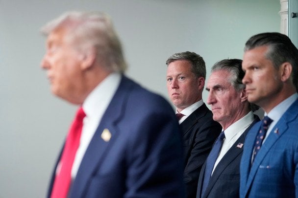 Голова Пентагону накричав на міністра армії США: ворожнеча загострилася після питання України