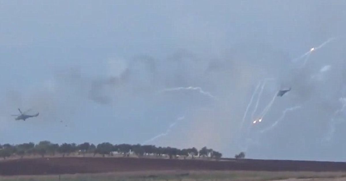 Российские вертолеты обстреливают сирийские города. / © Daily Mail