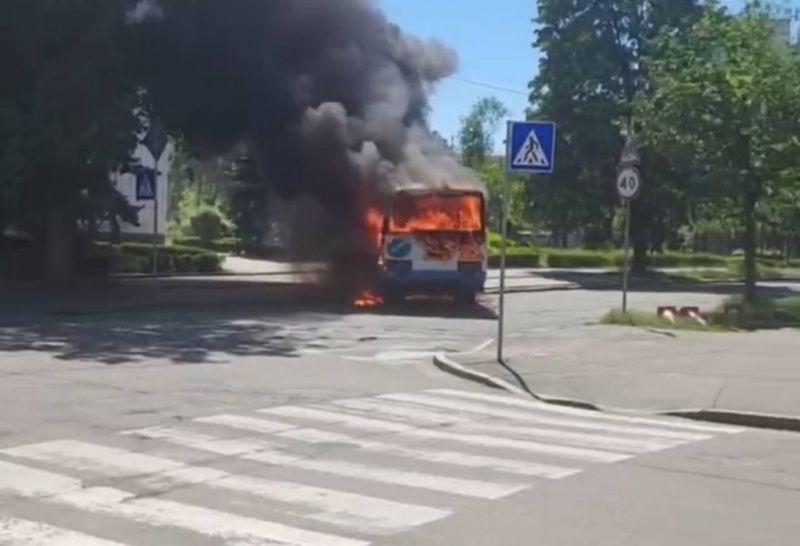 Автобус спалахнув просто на ходу / Фото: dtp.kiev.ua / © 