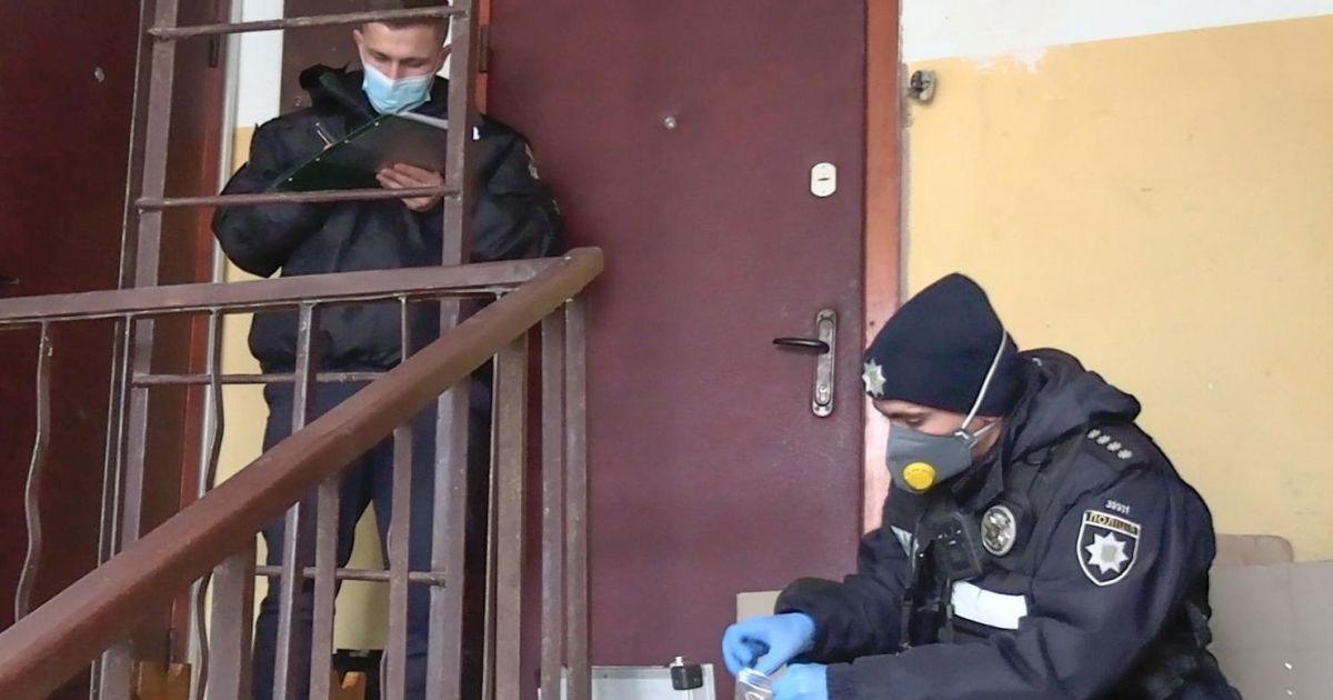 В Киеве мужчина, который убил мать и выпрыгнул из окна, взят под стражу