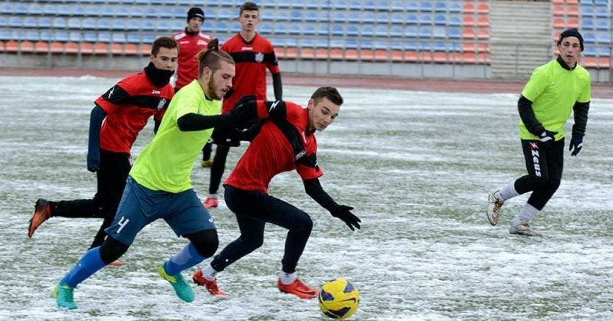 ФФУ пожизненно дисквалифицировала футболиста украинской команды, который выступал в "ДНР"