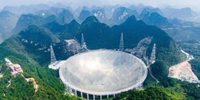 У Китаї відкрили найбільший у світі радіотелескоп для пошуку позаземного життя