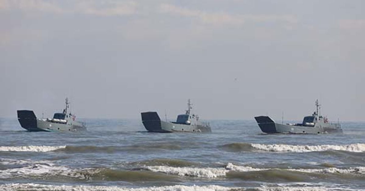 Росія перекидає кораблі з Каспійського до Чорного моря: Україна у відповідь проводить навчання ВМС