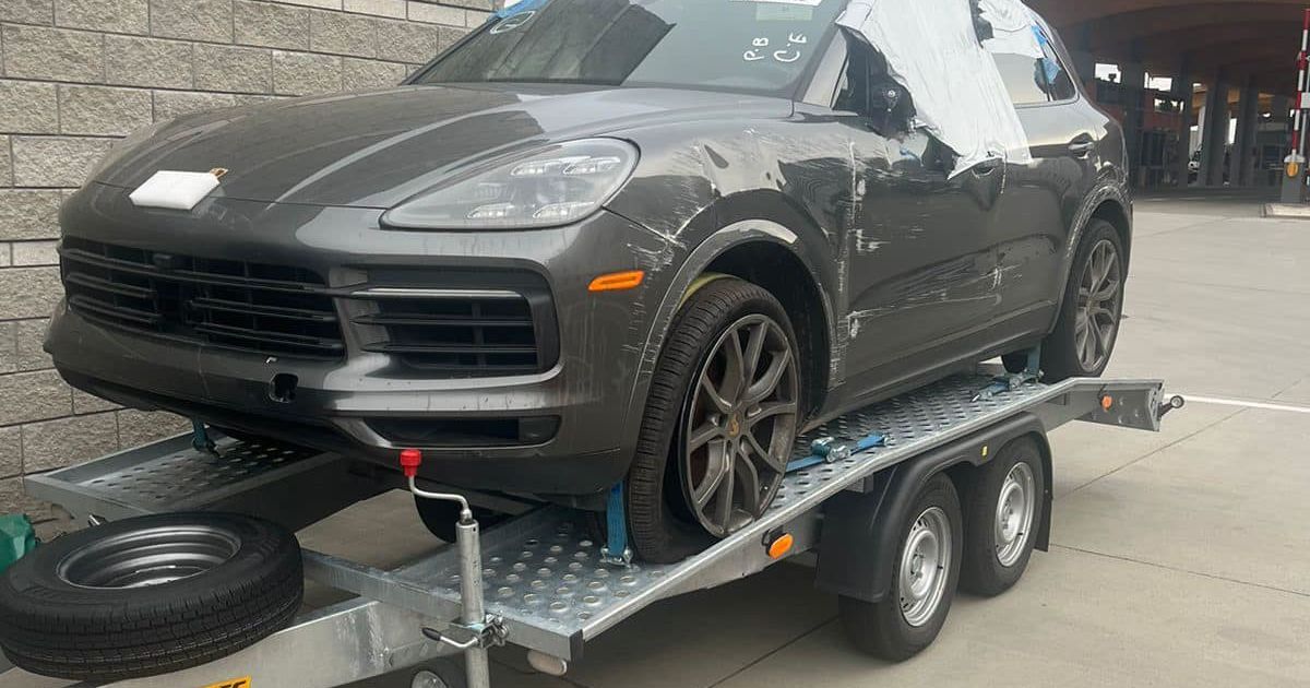 В Украину пытались ввезти Рorsche Cayenne под видом гуманитарного груза