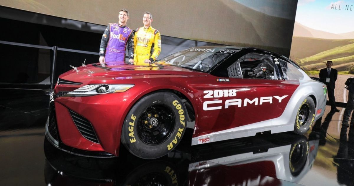 Toyota показала гоночную версию нового седана Camry