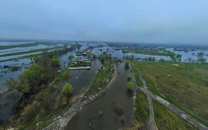 Велика вода на Київщині: масштаби лиха з висоти пташиного лету (відео)
