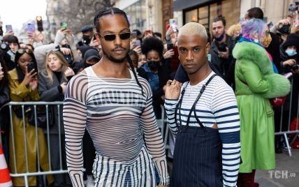 Чоловіки теж носять: гість показу Jean Paul Gaultier сяяв у прозорій сукні, як у Кардашян і Кароль