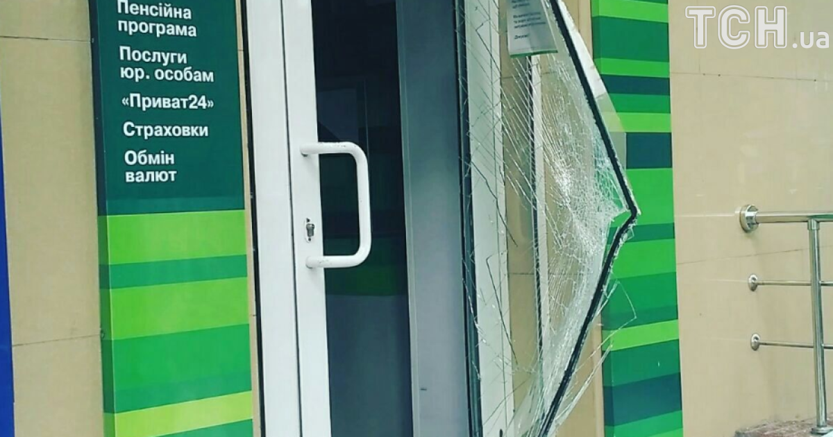 Неизвестный украл компьютерную мышку в отделении банка