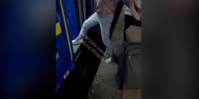 Новий елітний потяг "Київ-Одеса" у свій перший рейс потрапив у скандал