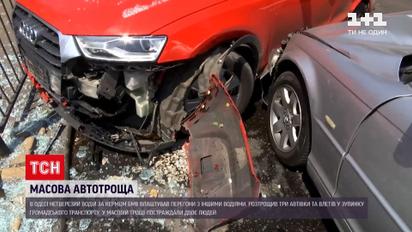Новости Украины: в Одессе легковушка на бешеной скорости разбила 3 авто и влетела в остановку