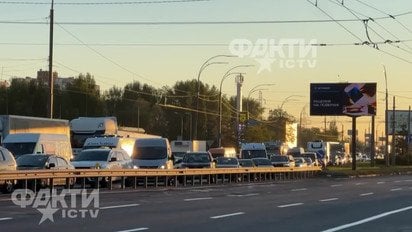 В Киеве перекрыли Северный мост, в городе пробки