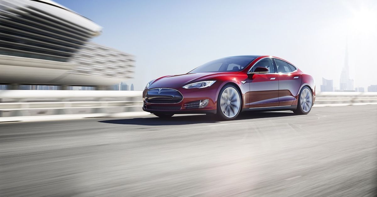 Ведущий программист Apple перешел в Tesla Motors