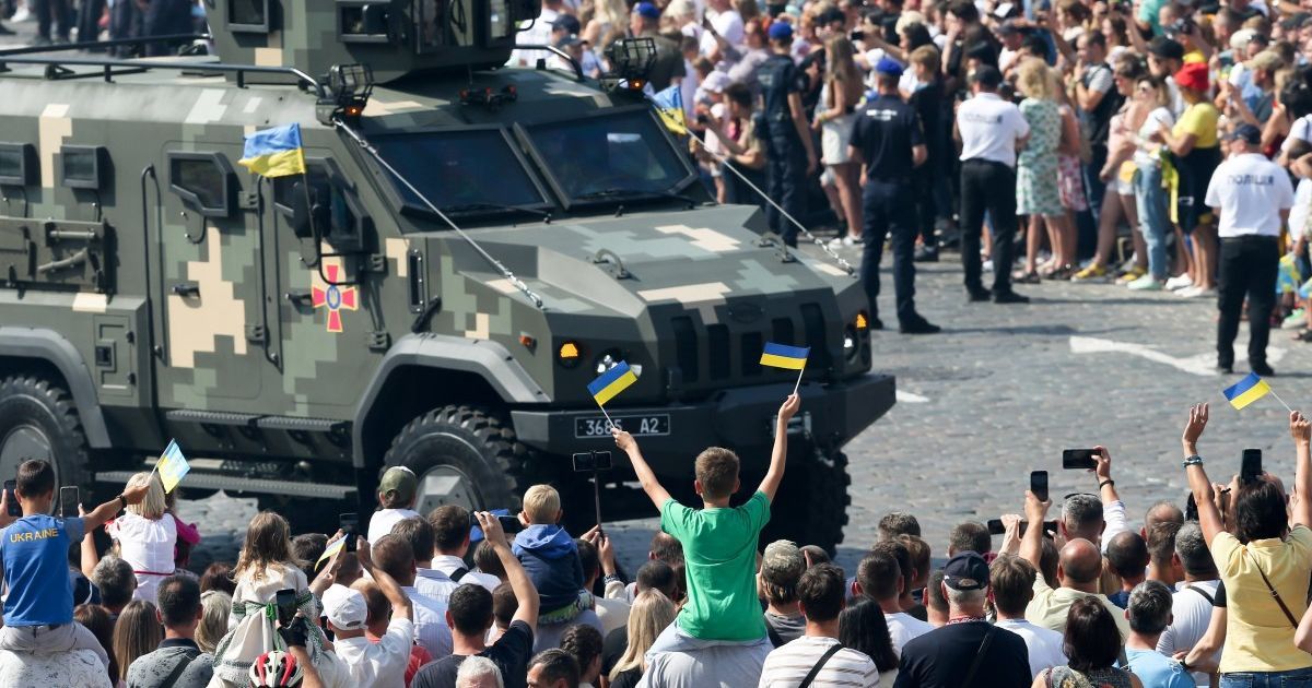 Марш защитников, авиация в небе и парад на Майдане: как Украина праздновала 30-летие Независимости