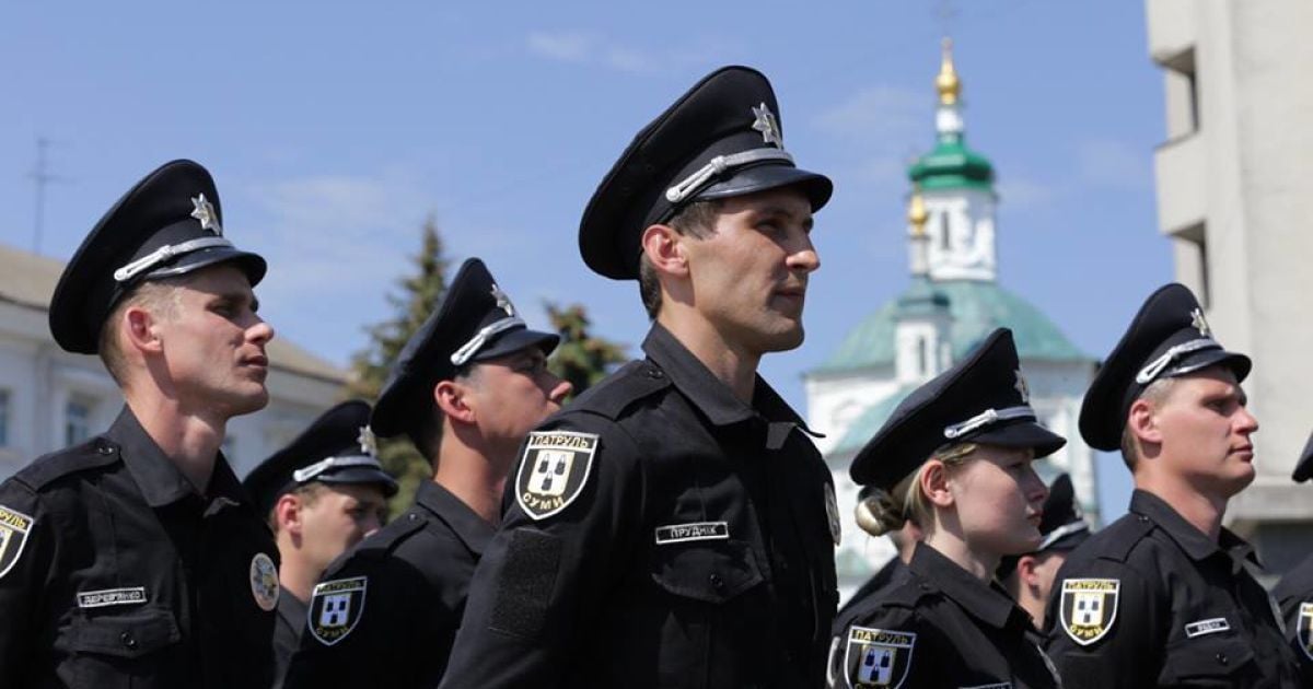 70 женщин и 35 бойцов АТО. В Сумах приняла присягу новая патрульная полиция