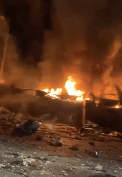 Пожежа після обстрілу у Погребах під Києвом