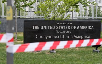 В США решают вопрос эвакуации членов семей американских дипломатов из Украины – Bloomberg