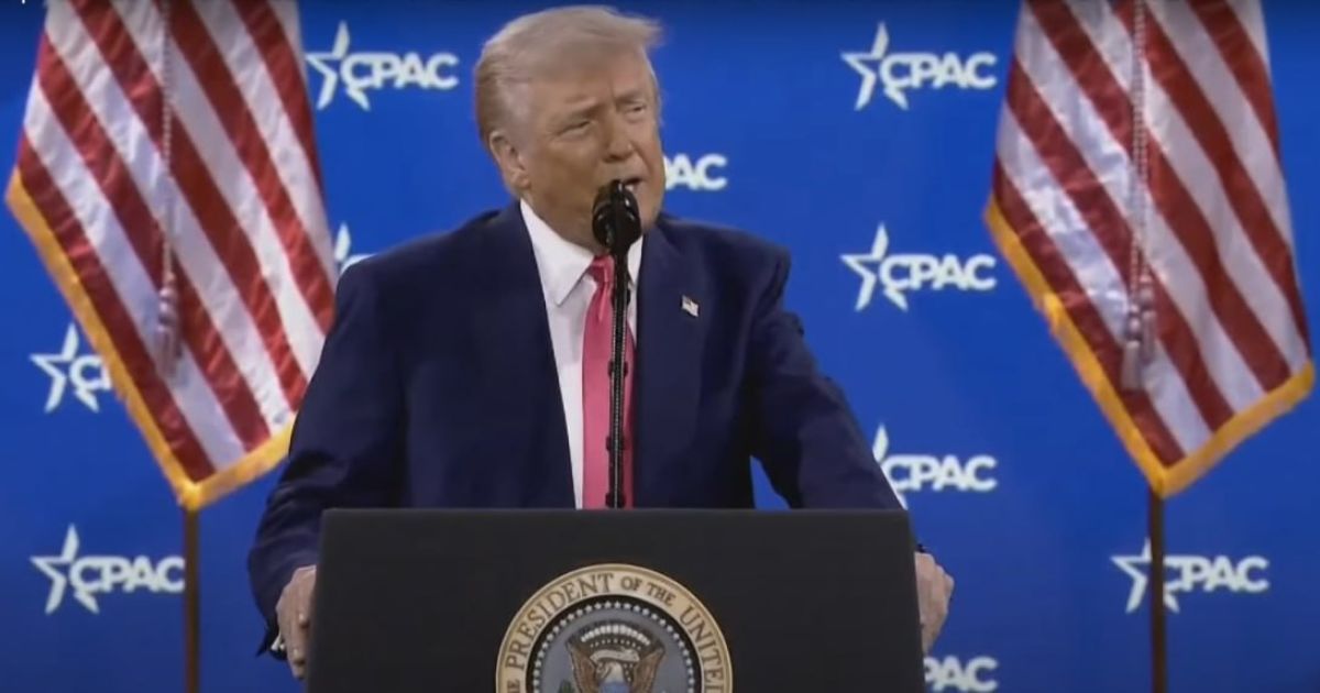 Президент США Дональд Трамп выступил с речью на конференции CPAC в Вашингтоне
