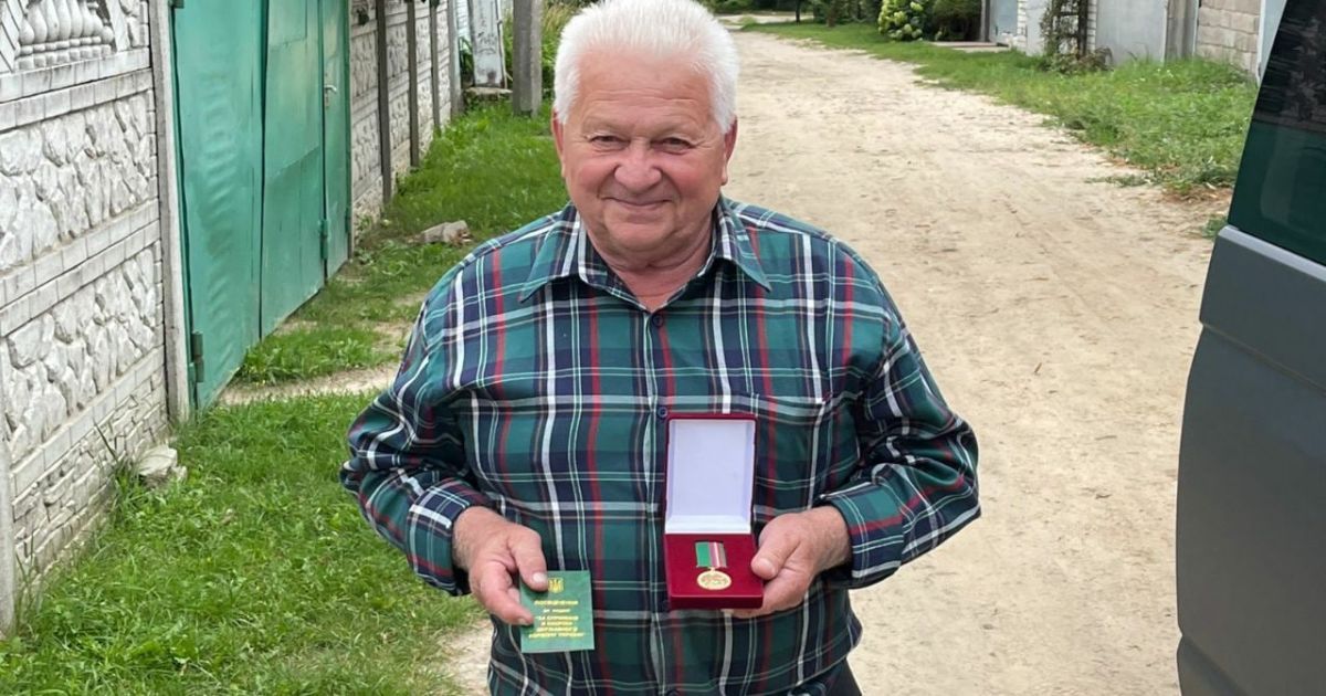 Дідусь, який з карабіну палив по російському літаку: “Готовий хоч до кулачного бою”