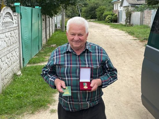 Дідусь, який з карабіну палив по російському літаку: “Готовий хоч до кулачного бою”