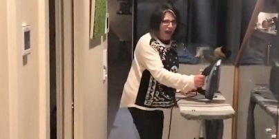 Сеть делится забавным видео, в котором мать раз за разом неистово кричит с перепугу за сына