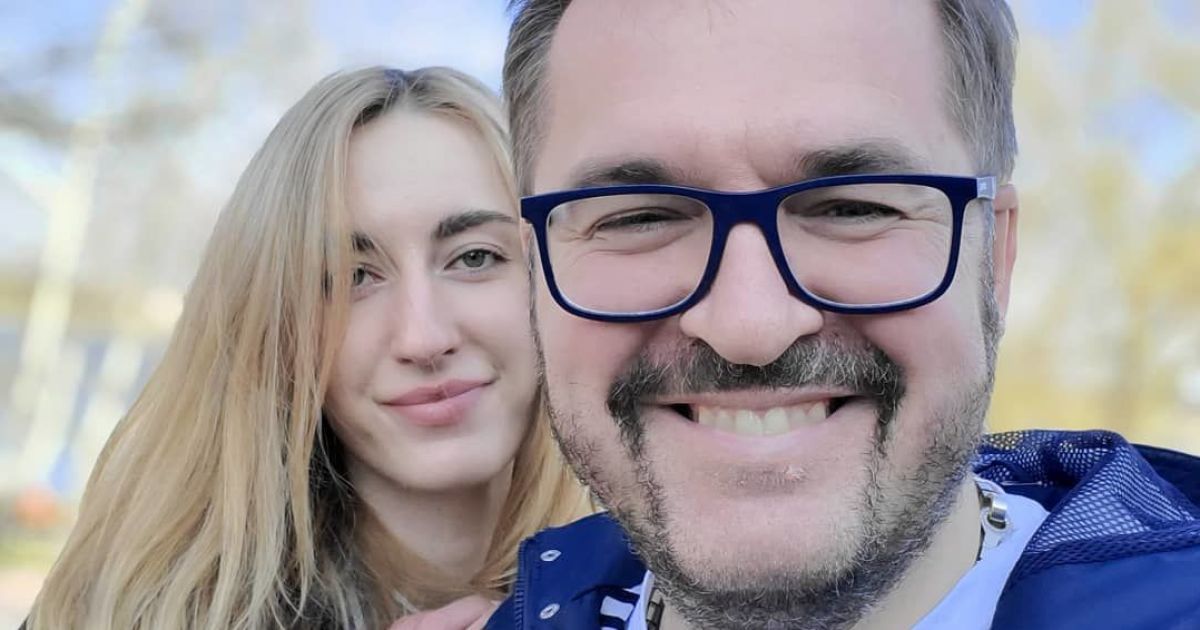 PonomarevとBrainは普通の娘を祝福し、変化で彼女を驚かせました：写真 – 魅力
