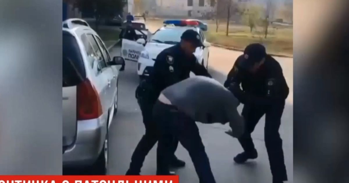 У Маріуполі патрульні зламали ногу перехожому та відкрили супроти нього провадження