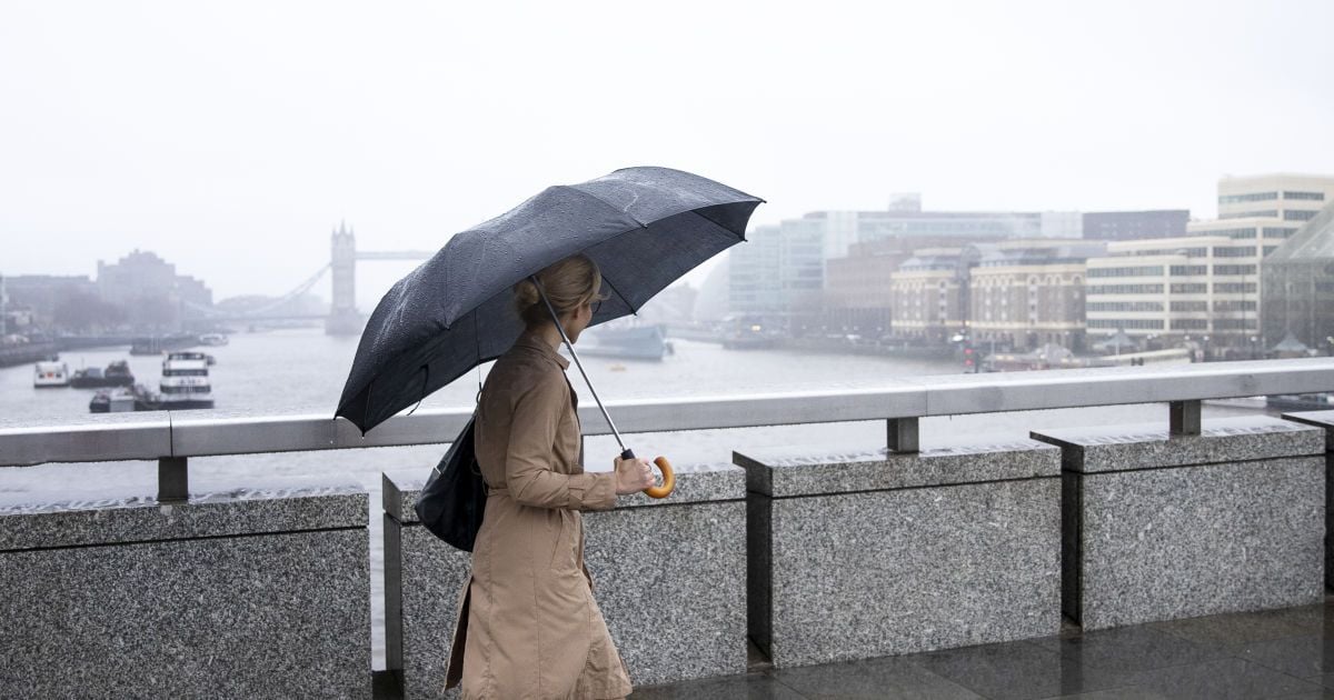 Женщина с зонтиком