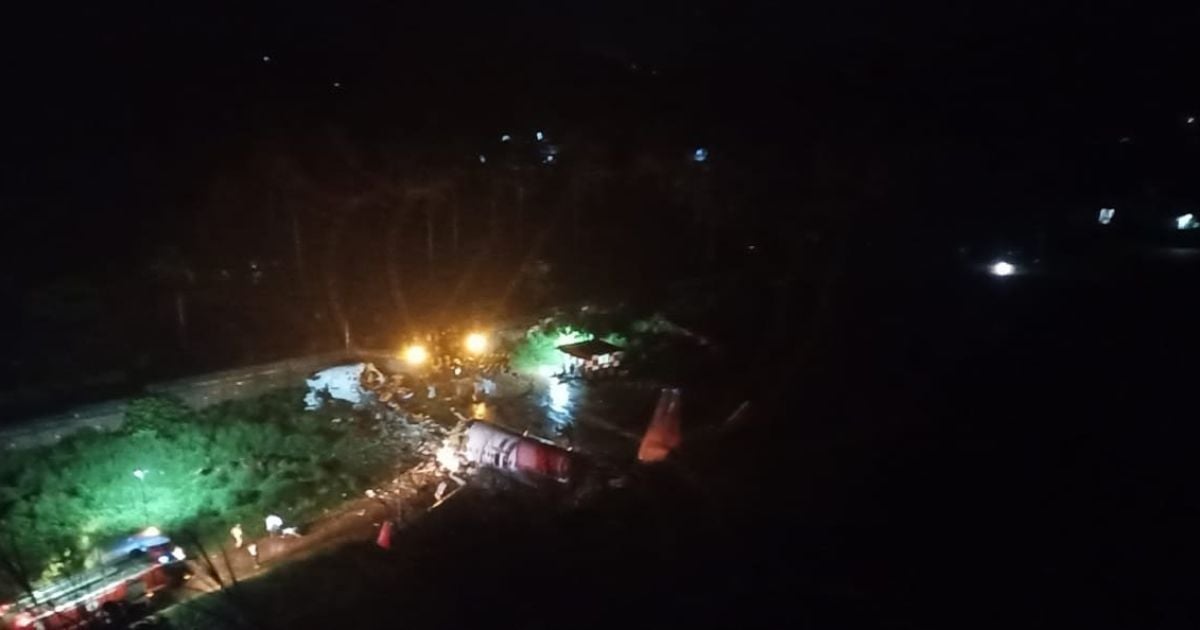 В Індії розбився під час посадки пасажирський літак: судно розвалилося навпіл, є постраждалі й загиблі