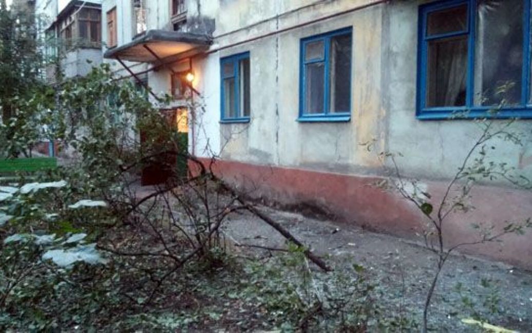 В Мариуполе неизвестные обстреляли дом / © МВД Донецкой области
