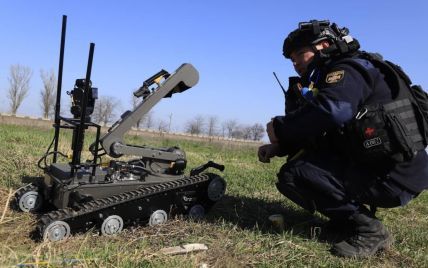 Специально сбросили взрывчатку с дрона: детали гибели украинских спасателей в Херсонской области