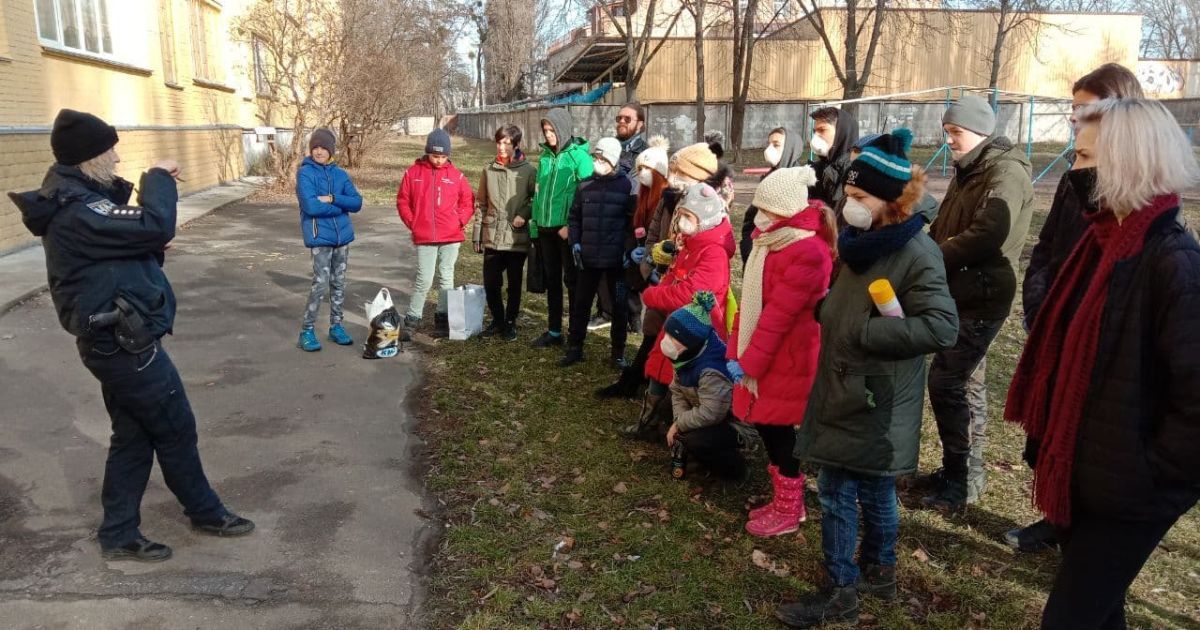 Діти помалювали графіті поверх реклами наркотиків_4 / © ТСН