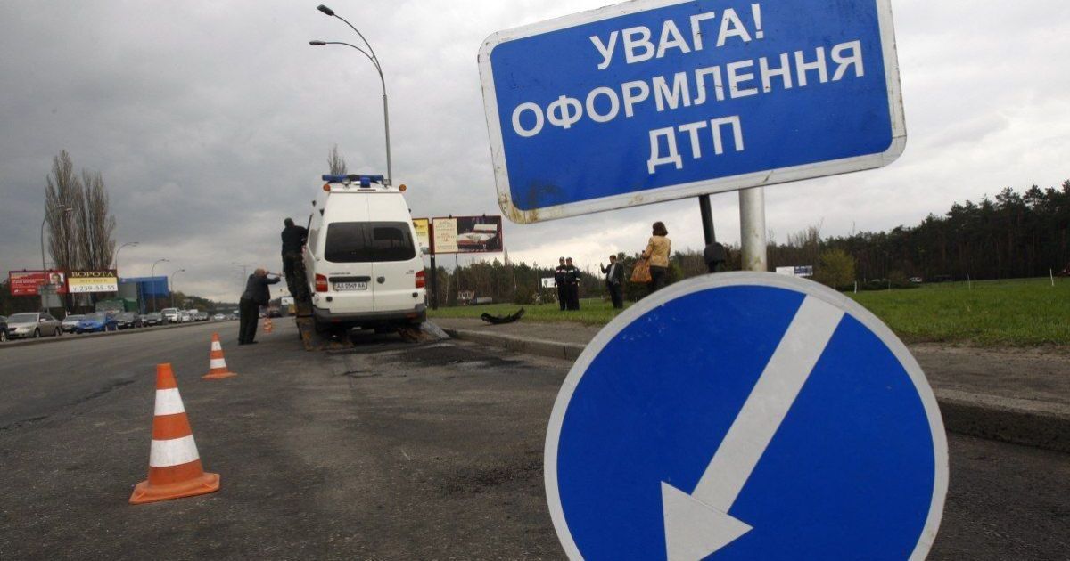 Под Киевом из-за пылевой бури столкнулись четыре грузовика и две легковушки, есть погибшие