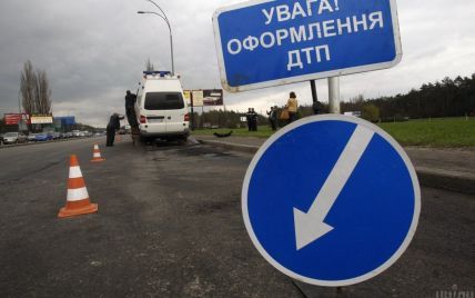 Под Киевом из-за пылевой бури столкнулись четыре грузовика и две легковушки, есть погибшие