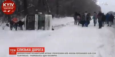 В Черниговской области перевернулся автобус с двумя десятками пассажиров