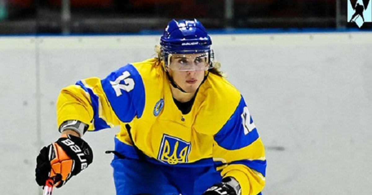 Диагностировали сотрясение мозга: эстонского хоккеиста дисквалифицировали до конца соревнований из-за удара локтем в голову украинца (видео)