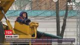 На Софійській площі новорічні свята закінчилися – організатори демонтують ялинку