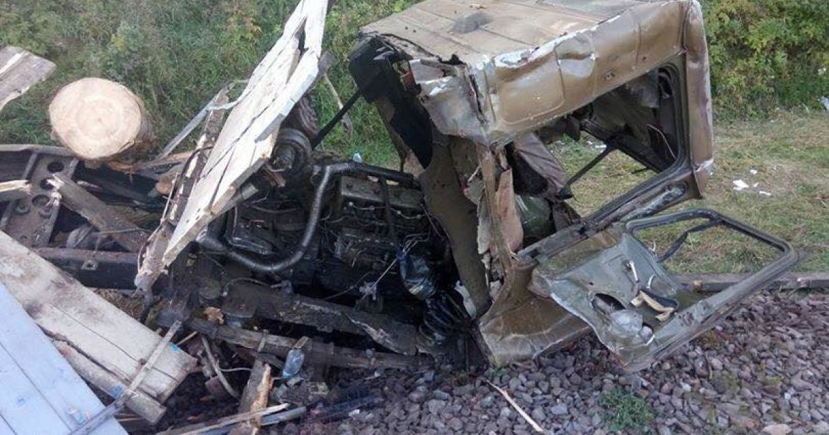 електричка розчавила вантажівку_6 / © facebook/Ігор Зінкевич