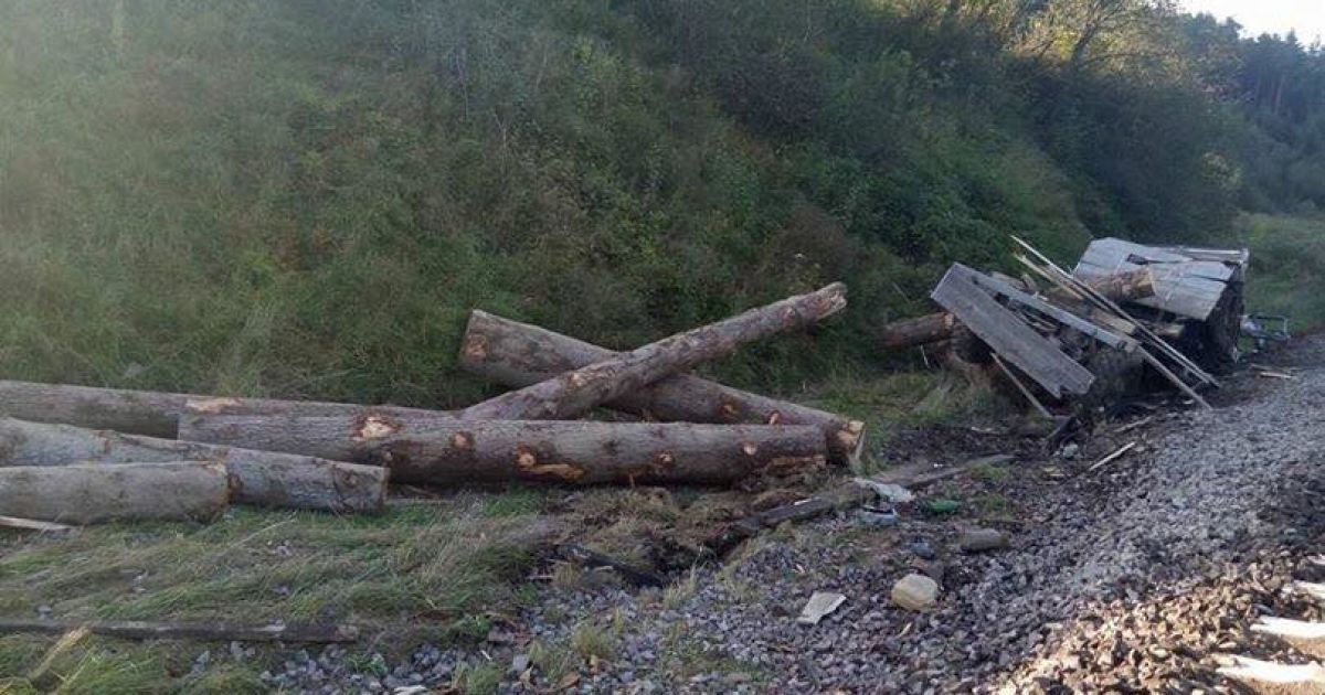 електричка розчавила вантажівку_2 / © facebook/Ігор Зінкевич