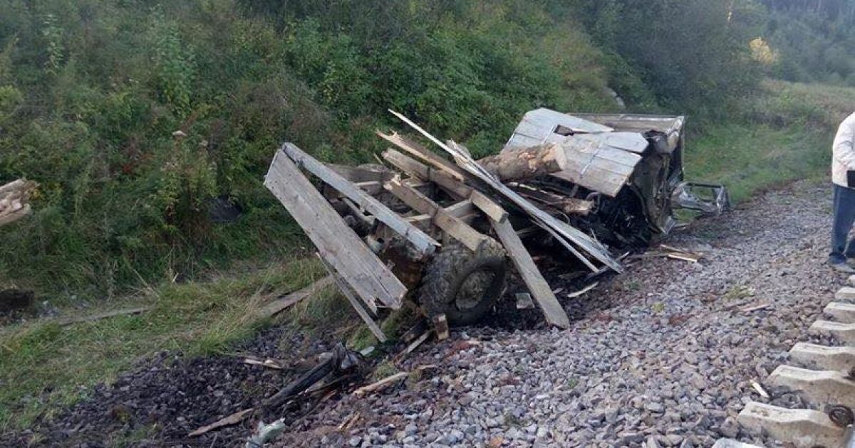 електричка розчавила вантажівку_5 / © facebook/Ігор Зінкевич